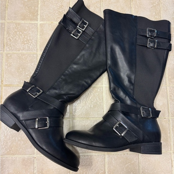 Women's Black Boots - Picture 1 of 5